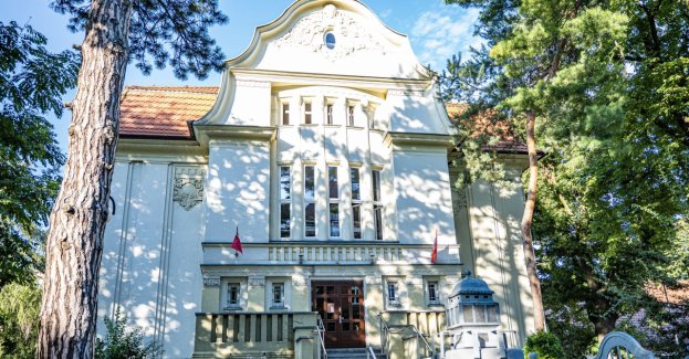 Biblioteka w Raciborzu zaprasza seniorów 3 października na wydarzenia w ramach „Weekendu seniora z kulturą”. W programie znajdują się m.in. bezpłatna karta biblioteczna, warsztaty, spotkania i porady komputerowe.